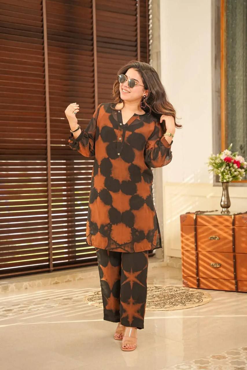 Kurti:  2 Pair Kurti Suit Set